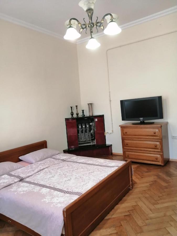 Затишна Оселя Apartment Lviv Exterior photo